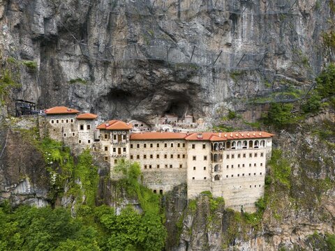 Monastery built into the rock with red roofs, surrounded by steep rock faces, aerial view, Sumela Monastery, S&uuml;mela Manastırı, Ma&ccedil;ka, Macka, Trabzon Province, Turkey