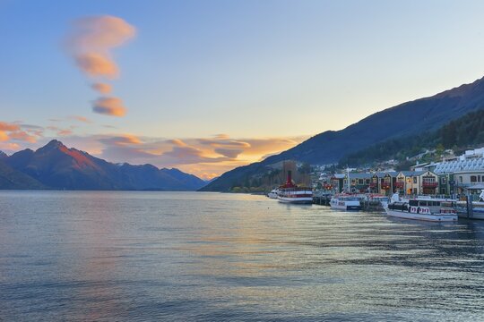 View of Queenstown and lake Wakatipu, Queenstown, South Island, New Zealand