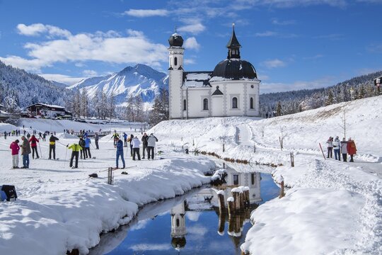 Seekirchl at the ski resort with Hocheder 2797m in winter, Seefeld, Seefeld Plateau, Tyrol, Austria