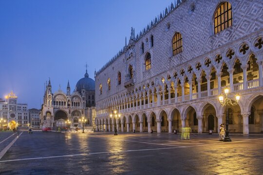 Piazzetta with Doge's Palace and St Mark's Basilica at dawn, Venice, Veneto, Adriatic Sea, Northern Italy, Italy