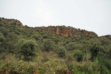 Fototapeta premium Le promontoire d'Aptera vu depuis la vallée du Kyliaris près de Kalyves dans la province de La Canée en Crète