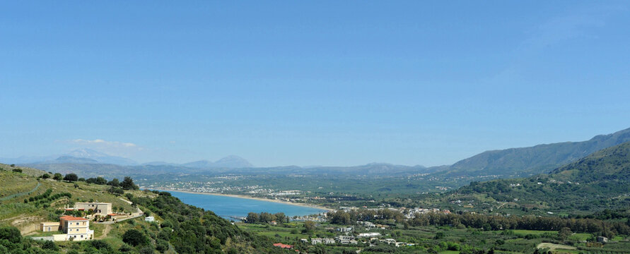 Le golfe de l'Almyros et Georgioupoli vus depuis Exopoli pr&egrave;s de La Can&eacute;e en Cr&egrave;te