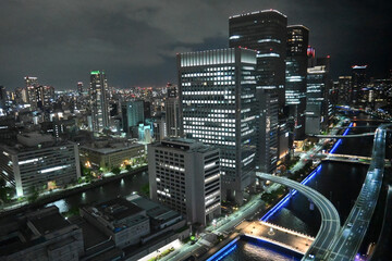 夜の大阪市中之島 高層ビル群とハイウェイ © 欣也 原