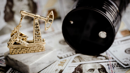 Golden oil pump stands atop marble base © I