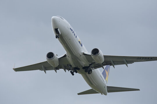 Skymark Airlines Boeing 737-800 (JA73AA) departing from Ibaraki Airport