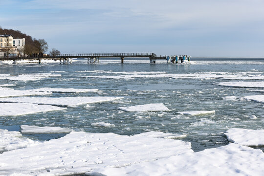 Frozen pier, Sassnitz R&uuml;gen