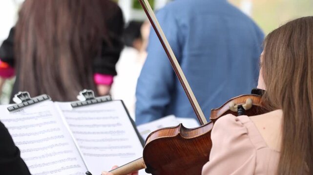 Selective focus on a violin and musical notes during a live performance at a banquet celebration