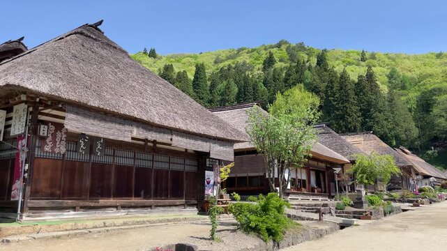 茅葺屋根の古民家、大内宿