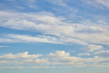 Naklejka premium Blue Sky with White Clouds