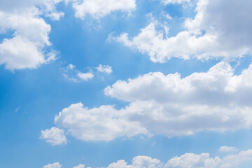 Fototapeta premium 初夏の昼の青空と白い雲21