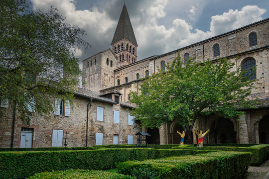 Die Abbaye de Sain-Philibert in Tournus; eine pr&auml;chtige Abteikirche im Burgund