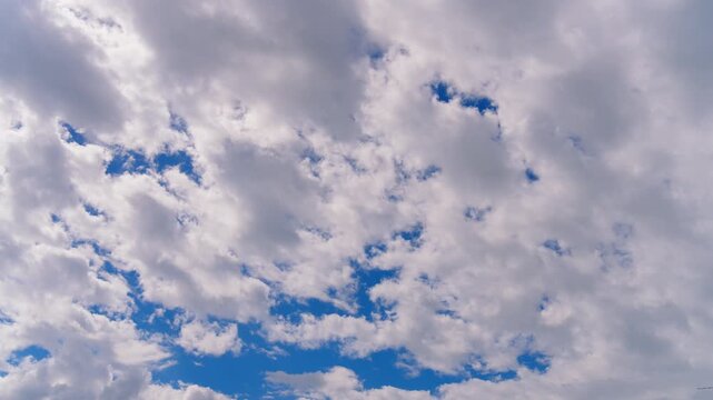 【タイムラプス】曇り空から鮮やかな快晴への劇的な変化