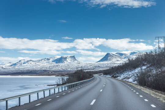 Europastrasse E 10 in Schwedisch Lappland bei Kiruna