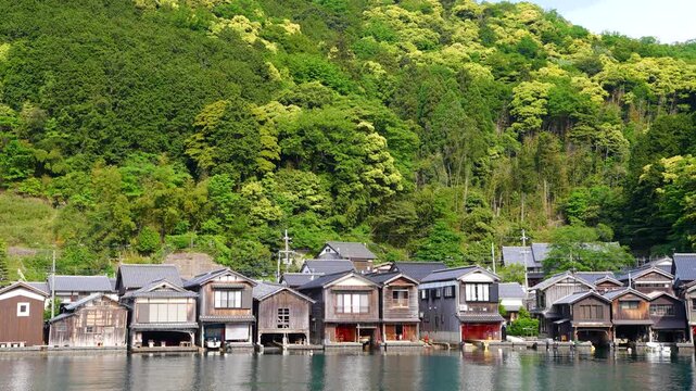 日本の原風景 京都・伊根の舟屋　