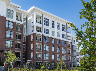 Obraz premium Canadian modern residential architecture on sunny summer day with blue sky