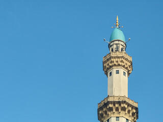 Fototapeta premium Islamic Tower Mosque Architecture with Blue Dome Top Under Clear Sky