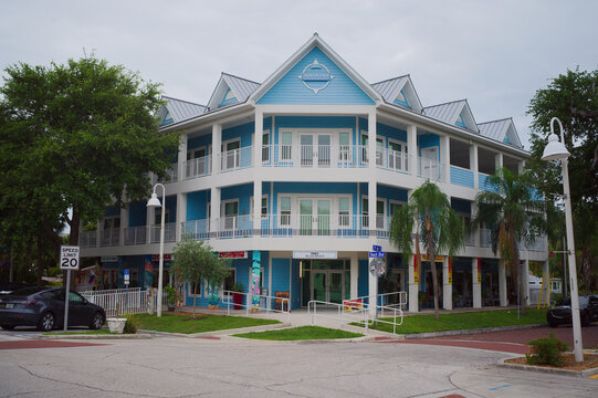 Blue Coastal Resort Building With Balconies and Ground-Floor Shops in Small Beach Town Editorial Use Only May 30, 2026 Gulfport, FL USA evoking relaxed seaside vacation vibes, small-town charm and tro