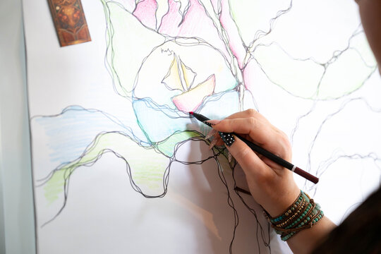Close-up of neurographic drawing process during an art therapy and mindfulness workshop. Creative self-development and emotional wellbeing concept.

