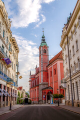 Obraz premium Pink Baroque Church on Historic Street, Ljubljana, Slovenia