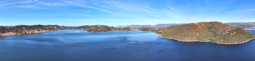 Fototapeta premium Spectacular aerial panorama of Split Rock Dam NSW Australia