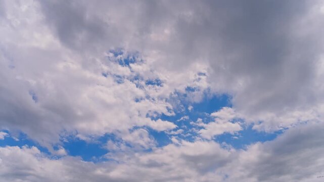 【タイムラプス】流れる雲と晴れ行く美しい青空