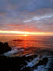 Obraz premium Beautiful sunset over the sea at Tojinbo cliffs in Fukui, Japan