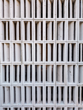 Roster wall with narrow holes to prevent water from entering