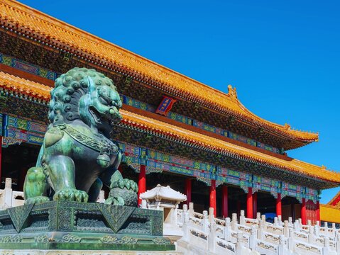 lion statue in forbidden city beijing