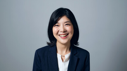 笑顔、笑う、ニコニコ、女性、嬉しい、喜ぶ、ポジティブ、元気、日本人、表情、カメラ目線、感情、主婦、キャリアウーマン、ビジネスウーマン、楽しい、微笑む、ほほえみ、スマイル、満足、充実、ハッピー、期待、ワクワク、楽しみ、仕事、スーツ、ビジネス、ビジネスパーソン、上司、30代、40代、ミドルエイジ、上半身、ポートレート、美人、会社員、コピースペース、働く、やりがい、爽やか、キレイめ、美容、アンチエイジン © metamorworks