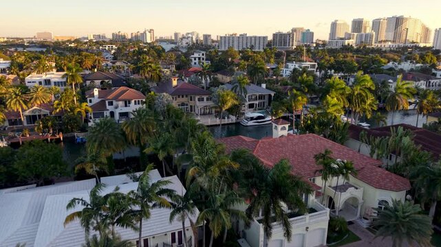 luxury homes, canals and yachts in fort lauderdale florida
