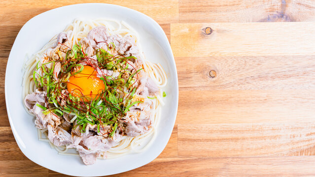豚しゃぶそうめん 焼肉のたれで味付けしたピリ辛そうめんの料理写真