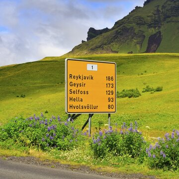 Road sign, Distances on the ring road, Hringvegur, &THORN;j&oacute;&eth;vegur 1, National road 1, Vik, V&iacute;k &iacute; M&yacute;rdal, Su&eth;urland, Sudurland, South Iceland, Iceland