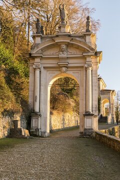 Pilgrimage route with Arco di Sant'Ambrogio, Sacro Monte di Varese, Baroque, UNESCO World Heritage, Varese, Lombardy, Italy