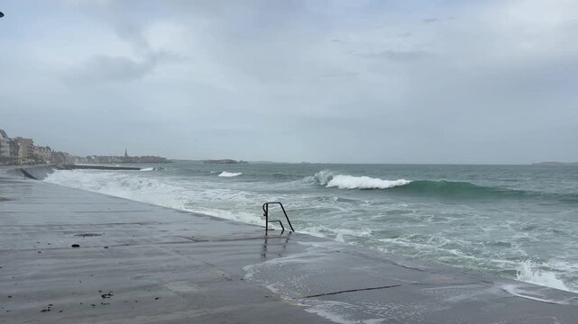 Vagues de submersion &agrave; Saint-Malo