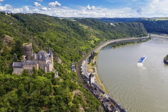 Castle Katz overlooking the Rhine with the Loreley in the background, Unesco world heritage site Middle Rhine valley, Germany