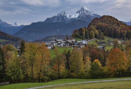 Village view with Watzmann, Berchtesgaden, Berchtesgaden Alps, Berchtesgadener Land, Upper Bavaria, Bavaria, Germany