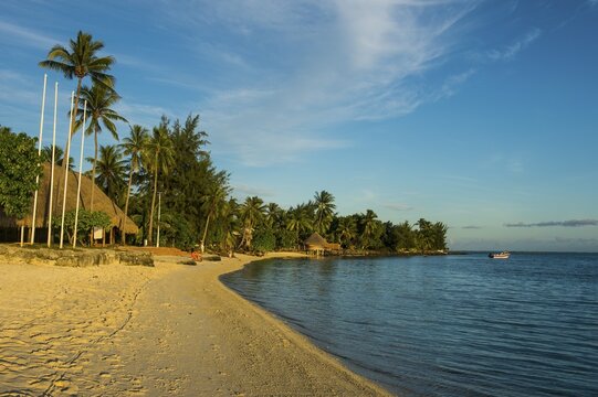 Matira Point beach in evening light, Bora Bora, French Polynesia