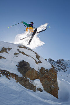 Austria, Tyrol, Pitztal, Mature man doing freestyle skiing