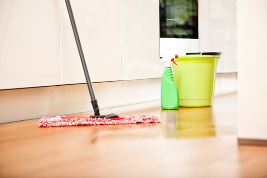 Cleansing agents and wiper in kitchen