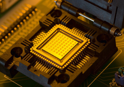 Microchip with fuel cells, close up