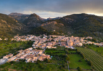 Obraz premium Old rural Mallorca at sunrise - Caimari village with mountain, Raiguer region, Mallorca, Balearic Islands, Spain, Europe