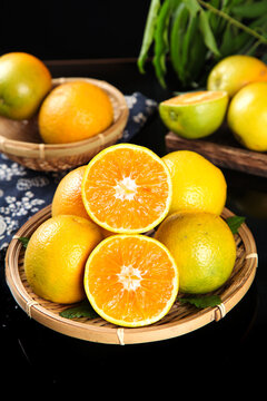 Fresh Zigui Oranges from Hubei China Cut in Half Showing Rich Orange Flesh Summer Citrus Fruit with Vitamins