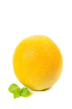 Fresh Orange Citrus Fruit with Mint Leaves from Hubei Zigui China Rich in Vitamins Summer Food