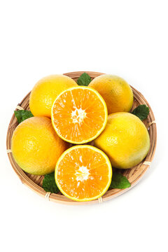 Fresh Zigui Oranges from Hubei China Cut Pieces in Bamboo Basket Rich in Vitamins Summer Citrus Fruit