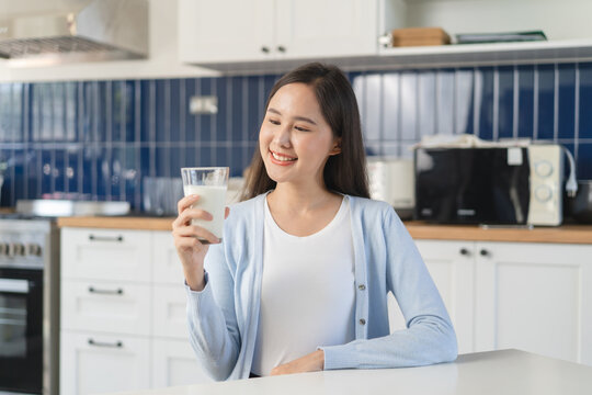 Close-up woman a glass of drink milk in the morning