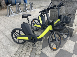 Obraz premium Bicycles parked on the street near a bike-sharing station in a city center during the daytime