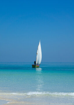 Dhow on a turquoise water, Nampula Province, Island of Mozambique, Mozambique