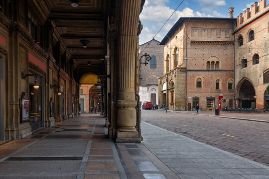 Piazza Re Enzo near Piazza Maggiore in Bologna, Emilia-Romagna, Italy. Architecture and landmark of Bologna. Cityscape of Bologna.
