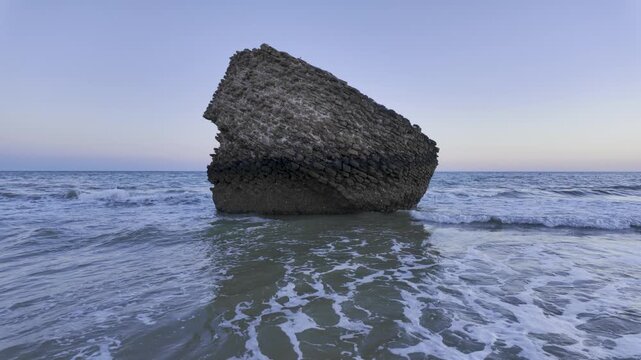  (Paneo) Torre de la Higuera en la playa de Matalasca&ntilde;as al atardecer, Huelva, Andaluc&iacute;a. Mayo 2026.
