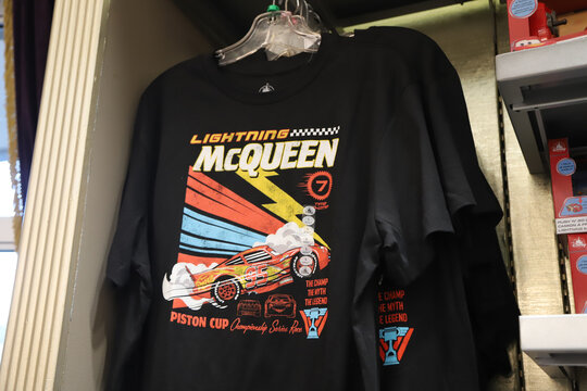 T-shirt with a Lightning McQueen graphic illustration, available in store. Travel souvenir